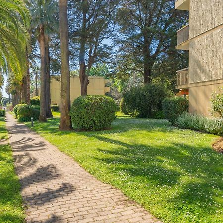 Spacious Apartment At A 5 Min Walk From The Beach Антіб Екстер'єр фото