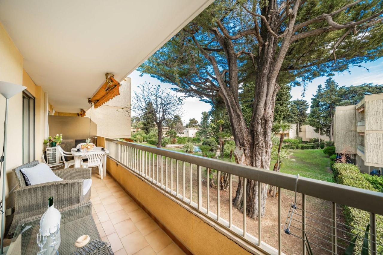 Spacious Apartment At A 5 Min Walk From The Beach Антіб Екстер'єр фото