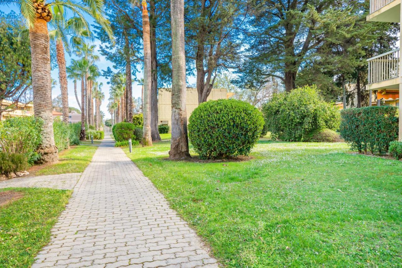 Spacious Apartment At A 5 Min Walk From The Beach Антіб Екстер'єр фото