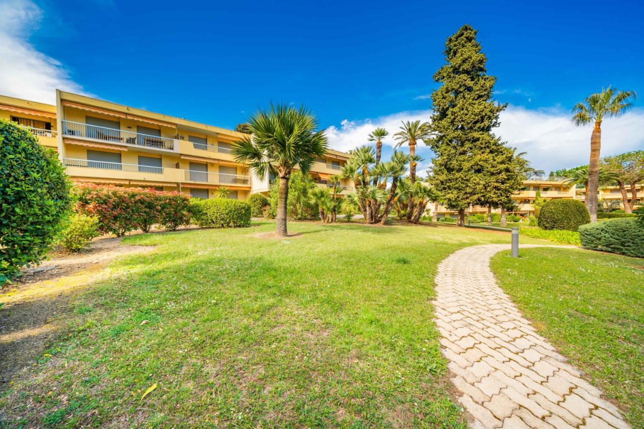 Spacious Apartment At A 5 Min Walk From The Beach Антіб Екстер'єр фото
