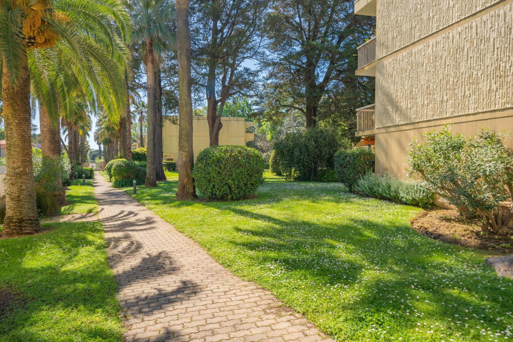 Spacious Apartment At A 5 Min Walk From The Beach Антіб Екстер'єр фото