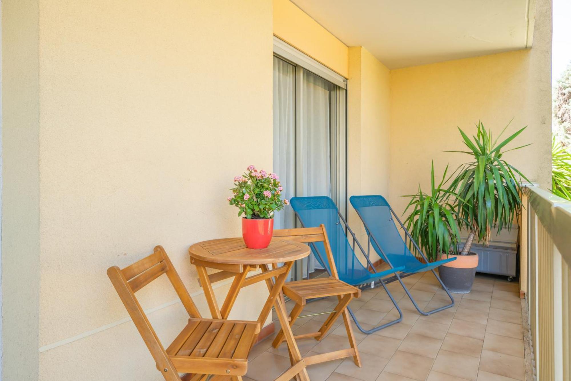 Spacious Apartment At A 5 Min Walk From The Beach Антіб Екстер'єр фото