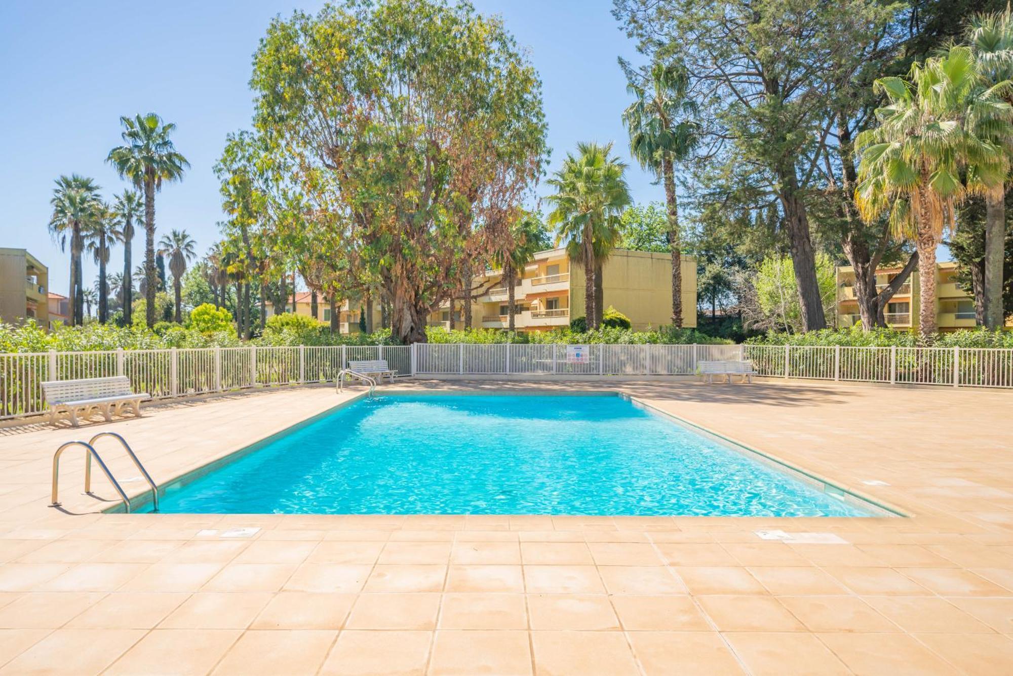 Spacious Apartment At A 5 Min Walk From The Beach Антіб Екстер'єр фото